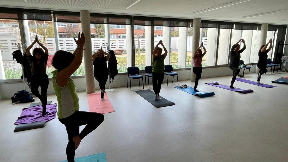 👉 Continúan las actividades de promoción del envejecimiento activo en el Centro Municipal de Mayores de la Zona Trastormes.
👨‍🍳🍳 Taller de cocina en directo con <a href="/DavidMonaguillo/">David Monaguillo</a> y la concejala Isabel Macías, dentro de la programación municipal de 🎄
🧘🧘‍♀️ Clases semanales de yoga