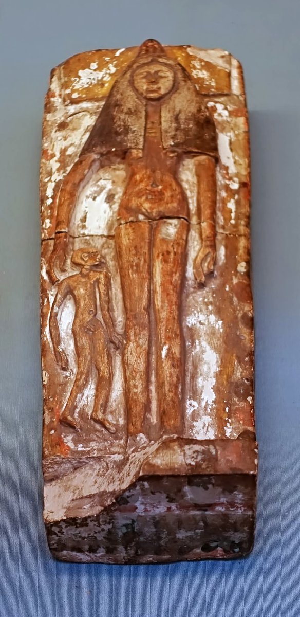 kami_egypt2023's tweet photo. New Kingdom: 1 550 - 1 077 BC
Limestone female figurine representing a woman and child on a bed, from Thebes.

"These figures apparently related to fertility and birth during the life  on earth, and promoted rebirth after death".
#Kimet
#Egypt https://t.co/dyXXf0bSfb