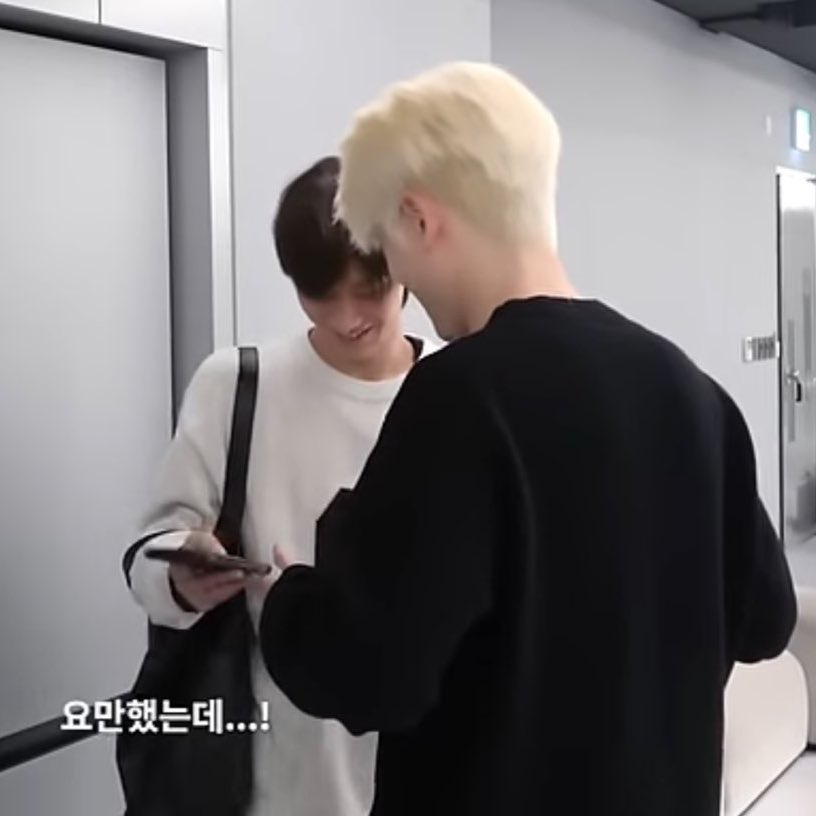 แม่จ๋าเอารูปหนูให้ใครดู แม่จ๋า แม่จ๋าว่าลูกอ้วนมั้ย