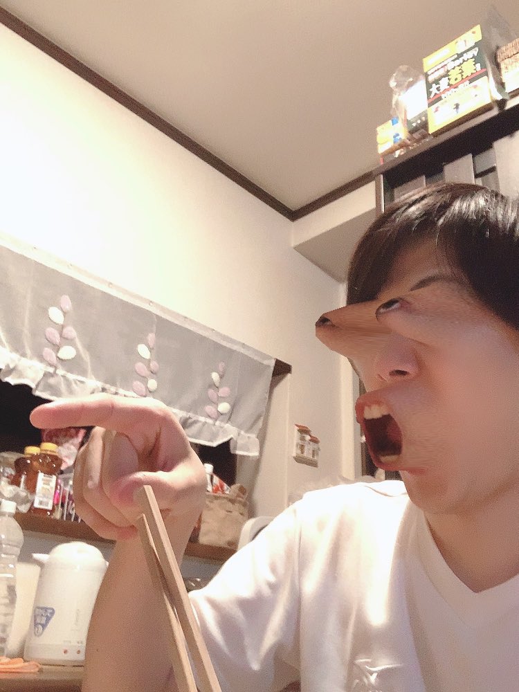 つぎどのヘアーにするか悩んでいる
後頭部くらげヘア育ててるけどまたブチャラティにしたくなってきてんだよな 