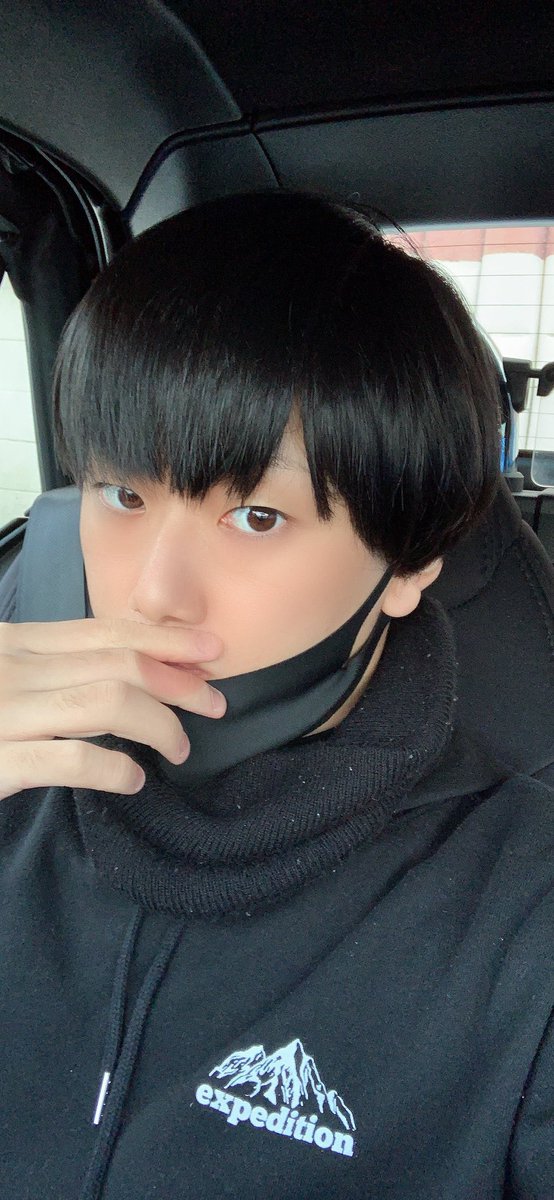 つぎどのヘアーにするか悩んでいる
後頭部くらげヘア育ててるけどまたブチャラティにしたくなってきてんだよな 