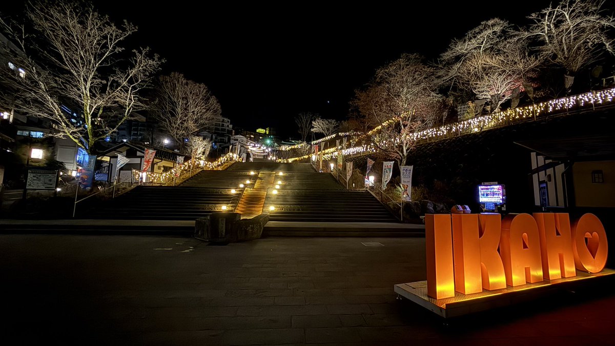 商売で使っている古いトヨタのクルマで来ました。