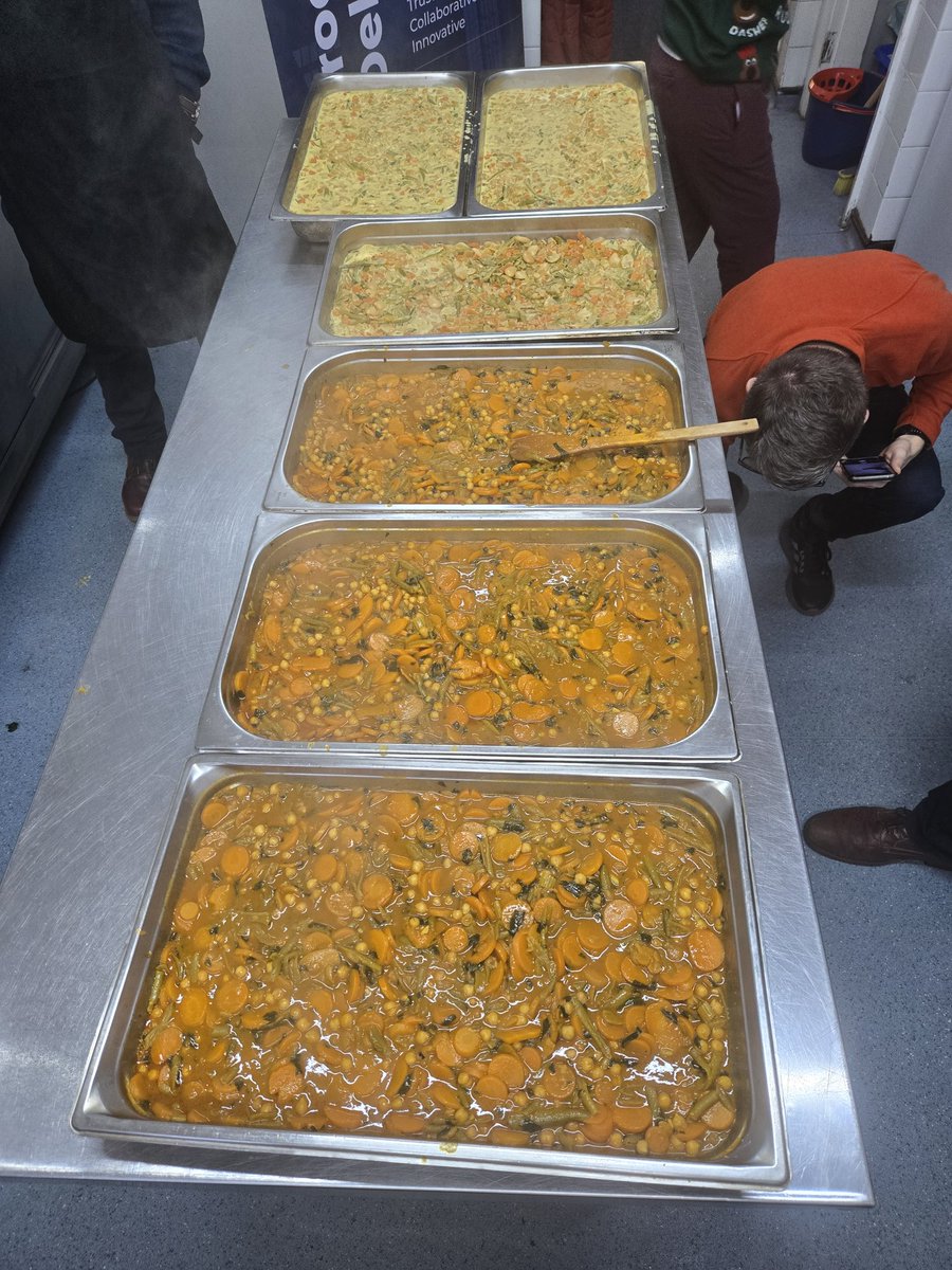jonnyaw's tweet photo. Really worthwhile day spent preparing nutrious food for the homeless in Manchester.  Many thanks to @CrackingFood for facilitating and @CaseyCompanies for allowing the time to participate.  Fantastic effort from the team!  #corporatevolunteering #foodpoverty https://t.co/WoK1ryJhsE