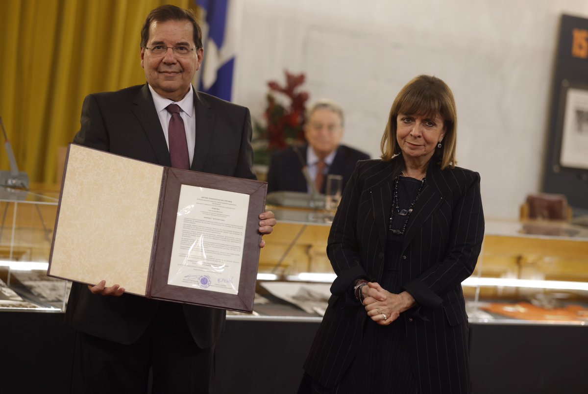 FORTH_ITE's tweet image. Το έργο του τιμώμενου παρουσίασε o Καθηγητής ΕΜΠ, κ.Γεώργιος Γκαζέτας και ακολούθησε ομιλία του βραβευόμενου καθηγητή Ανδρέα Γ. Μπουντουβή, με θέμα: &quot;Εμπειρίες διδασκαλίας και μαθητείας&quot;

#ExcellenceAwards #AcademicTeaching #Recognition #sciences

➡️bit.ly/FORTHNews