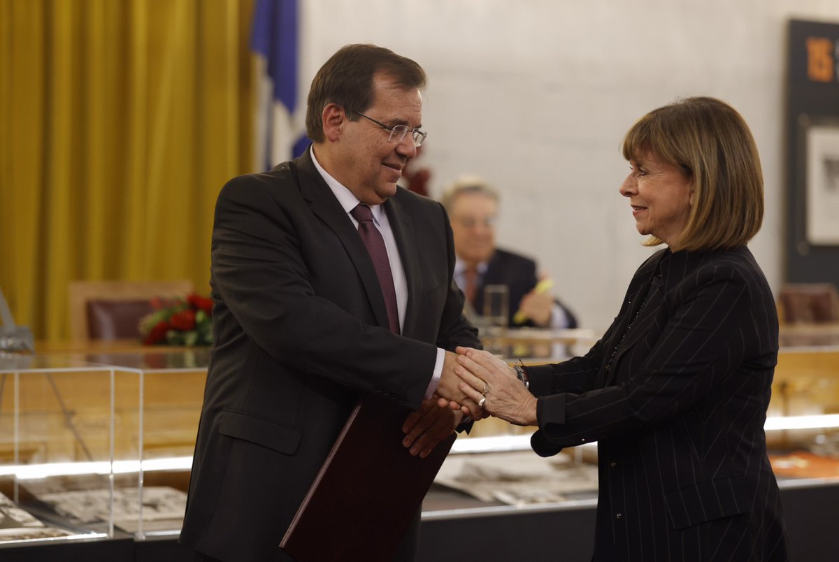 FORTH_ITE's tweet image. Το έργο του τιμώμενου παρουσίασε o Καθηγητής ΕΜΠ, κ.Γεώργιος Γκαζέτας και ακολούθησε ομιλία του βραβευόμενου καθηγητή Ανδρέα Γ. Μπουντουβή, με θέμα: &quot;Εμπειρίες διδασκαλίας και μαθητείας&quot;

#ExcellenceAwards #AcademicTeaching #Recognition #sciences

➡️bit.ly/FORTHNews