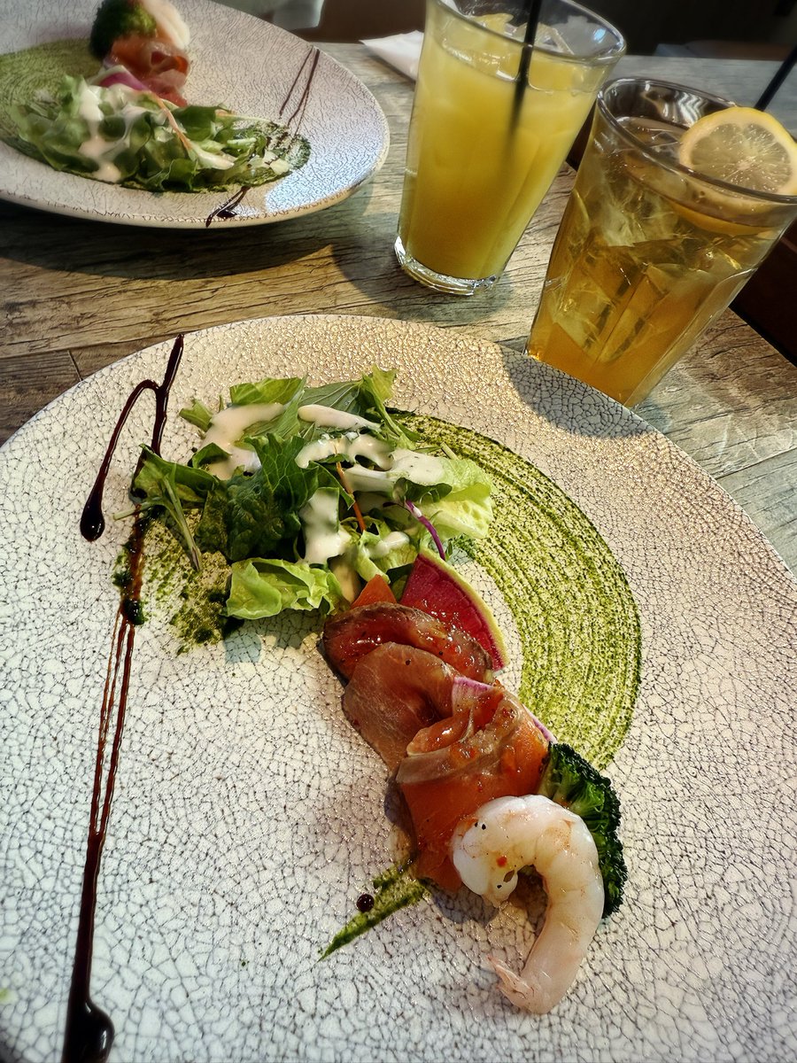 i_ichie_z's tweet photo. ずっと会いたかった人に…

画面上 で じゃなくて
声だけ じゃ なくて

ちゃんと目を見れたよ

時間は すぐ終わったよ

ずっと
楽しみにしてたのにさ

言葉は足りず
今日が終わったよ

あーぁ
でも いっぱい嬉しかったな

#フォロバ100
#遠距離 #密会  

https://t.co/TcQJ6wc4xy #AQUATABLE https://t.co/MvtaIVQEUQ