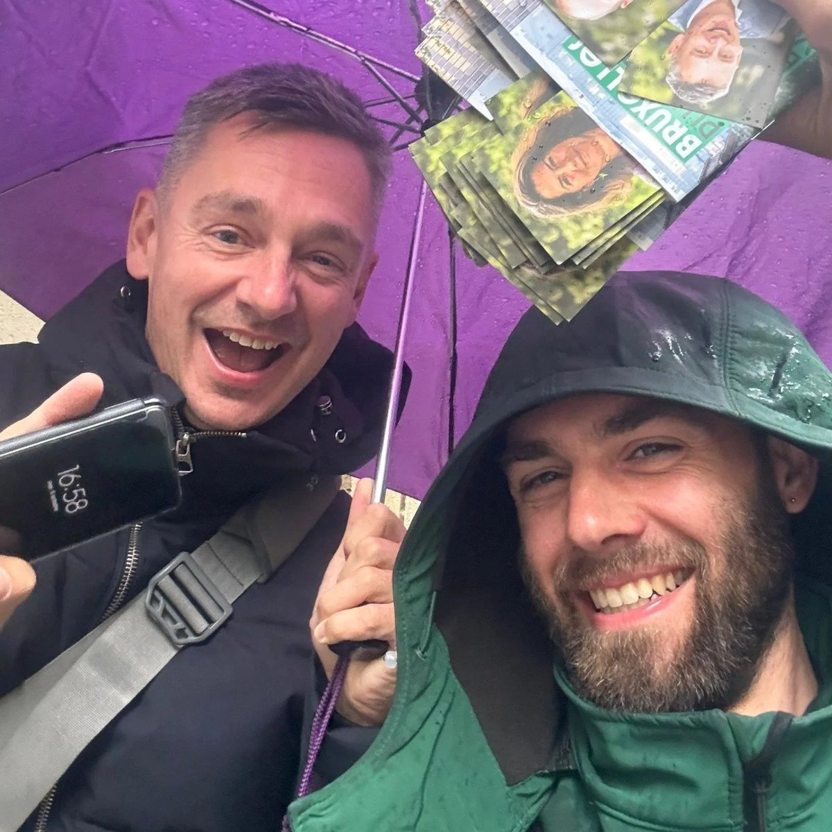 Benoit Hellings (@benoithellings) on Twitter photo Proficiat Meneer de Voorzitter 🤗 👍🏽🌱
@BartDhondt  est le nouveau Président de <a href="/groen/">Groen</a>.  🇧🇪 Proficiat Meneer de Voorzitter 🤗 👍🏽🌱
@BartDhondt  est le nouveau Président de <a href="/groen/">Groen</a>.  🇧🇪