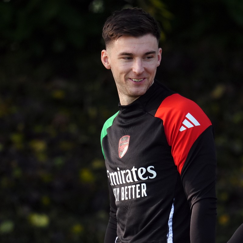 ScotlandSky's tweet photo. 🍀 Celtic are considering a move for Arsenal left-back Kieran Tierney next month.

Hoops fans, would you like to see him return? 🔽