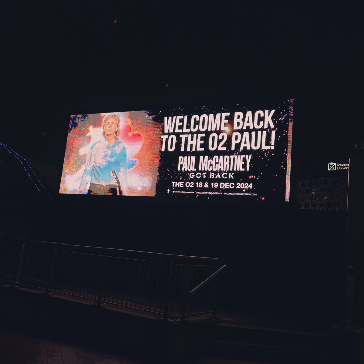 Rachel_A_P_'s tweet photo. Sleep deprived, knackered and achey but last night was bloomin lovely! Got to see Con watch his favourite person which was a lovely way to end the year 🤍 https://t.co/Bs4BhYk8AX