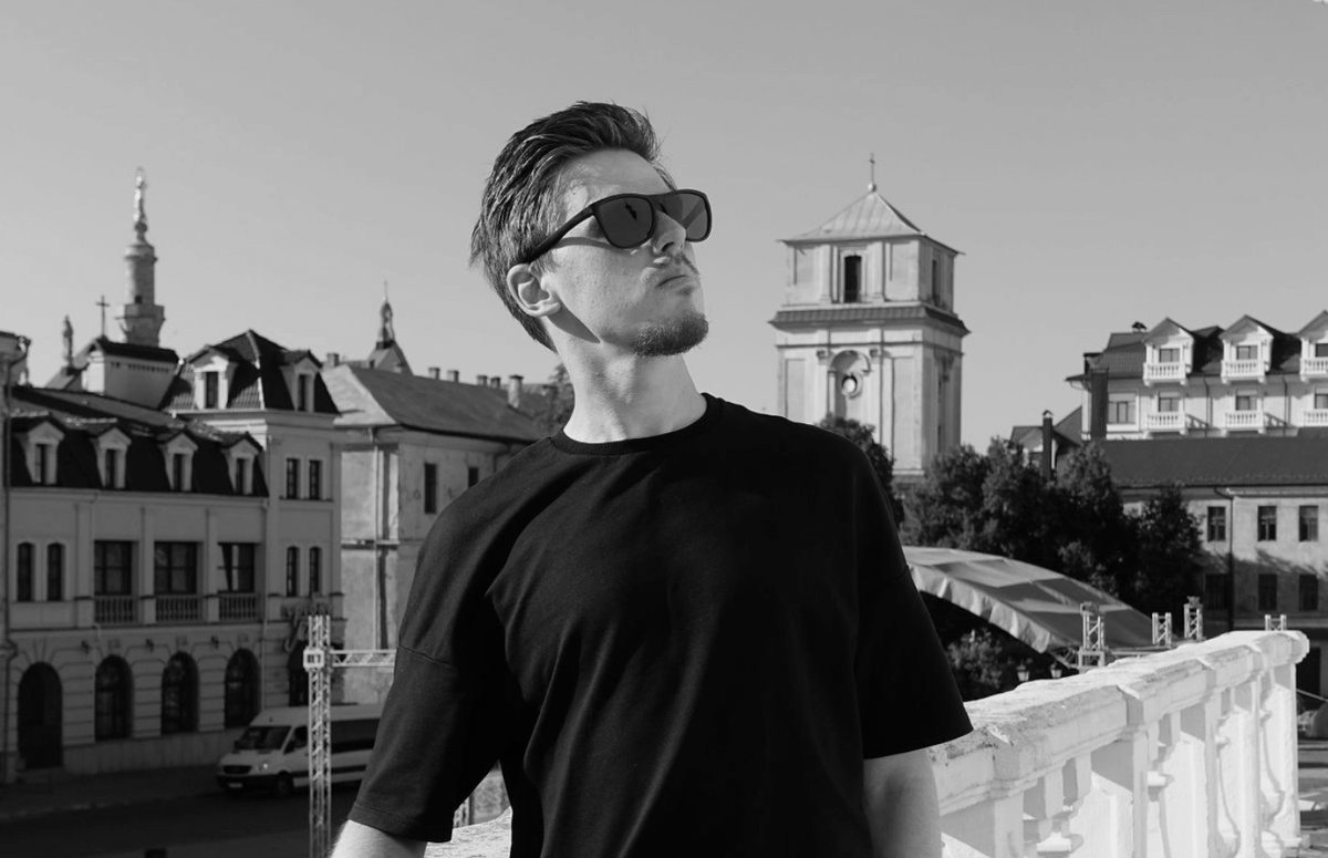 craftmgzn's tweet photo. In a conversation with Serhii Lukashko, Oleksandr Mymruk reveals what inspires his work. The real power of poetry, the author says, is the ability to show the depth of these experiences. Read the full interview:https://t.co/HWC63hELzA https://t.co/TjaZYF4FVO