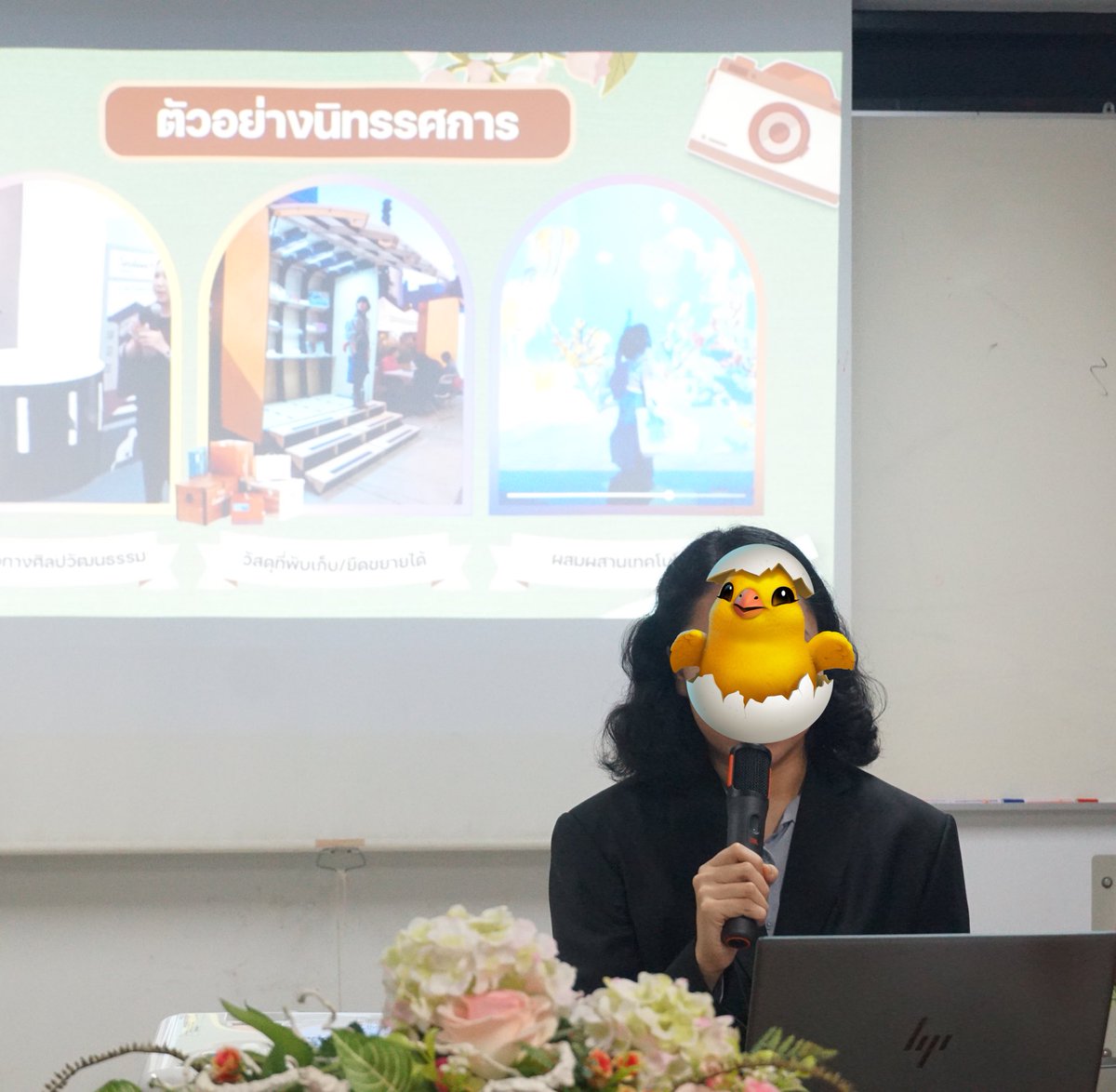 เพิ่งเรียน ป.โทจบไปเทอมแรก ผ่านมาแบบขลุกขลักหน่อยแต่ก็รอดมาได้ เธรดนี้เลยจะมารีวิวการเรียน ป.โท ครุศิลป์ จุฬาฯ ให้ทุกคนฟังค่ะ

[part 1 บรรยากาศการเรียน]
รุ่นเรามีนิสิตแค่ 7 คน เลยเรียนกันแบบอบอุ่น ๆ นิดนึง 😂 เพราะจะใกล้ชิด อ.มาก ต้องมีสติตลอด อ.จะจี้ถามเมื่อไหร่ก็ได้