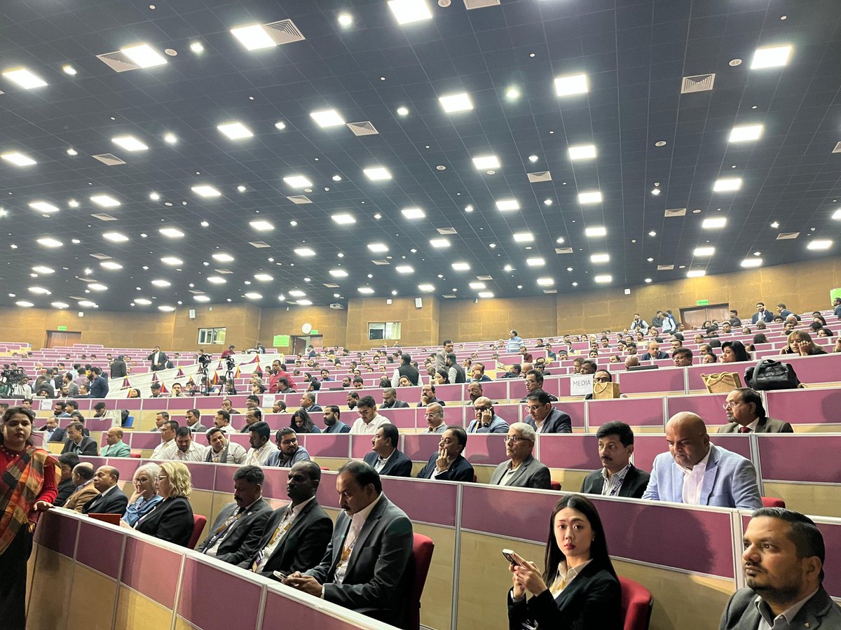 WithLoveBihar's tweet image. Day 1 wraps up #BiharBusinessConnect2024 . One on one meetings to continue. 
• 80 countries participated
• 350+ companies have putporth proposals
• 1 lakh + crore MoUs finalized 
Day 2 will se CEO Round table, CMs address, MoU signing ceremony