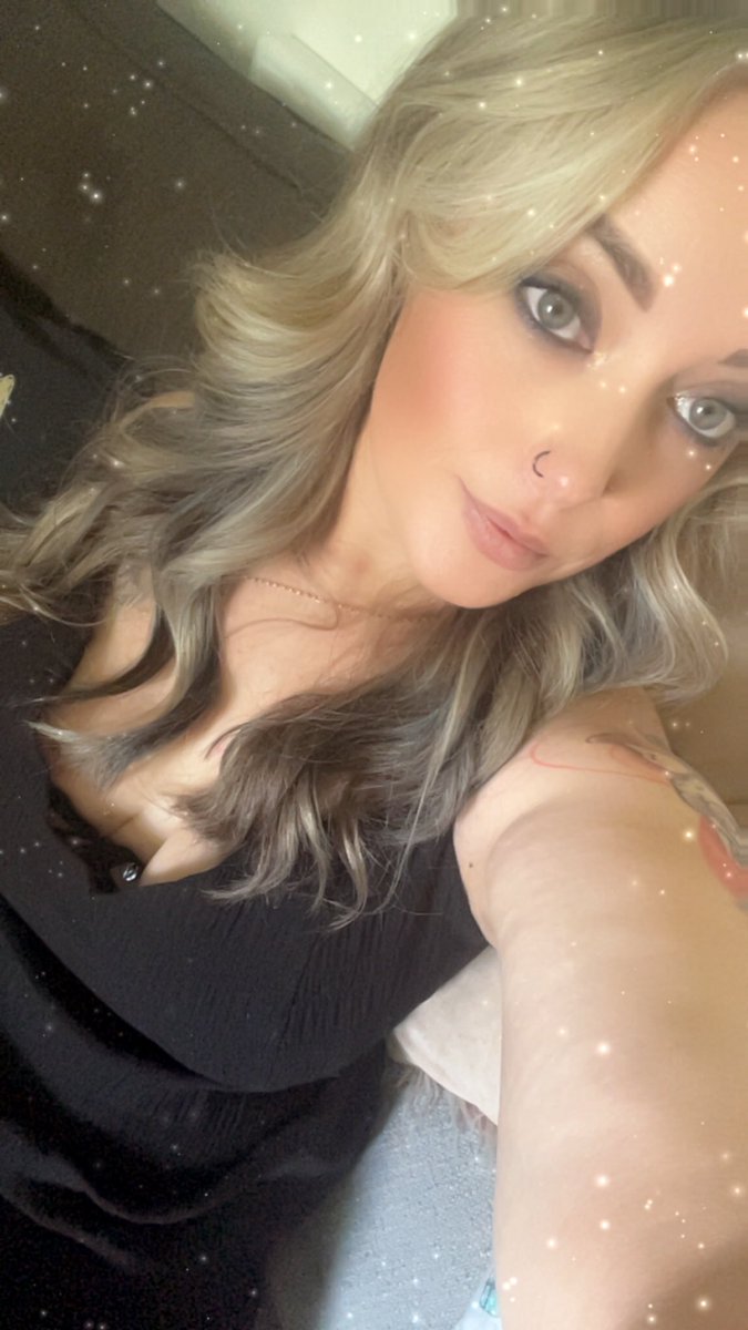 Luvednwanted1's tweet photo. Almost Christmas time! 
#milf #onlyfans #sellingcontent #buyingcontent #onlyfansaustralia #blonde #hot https://t.co/s2eUMeWMwb