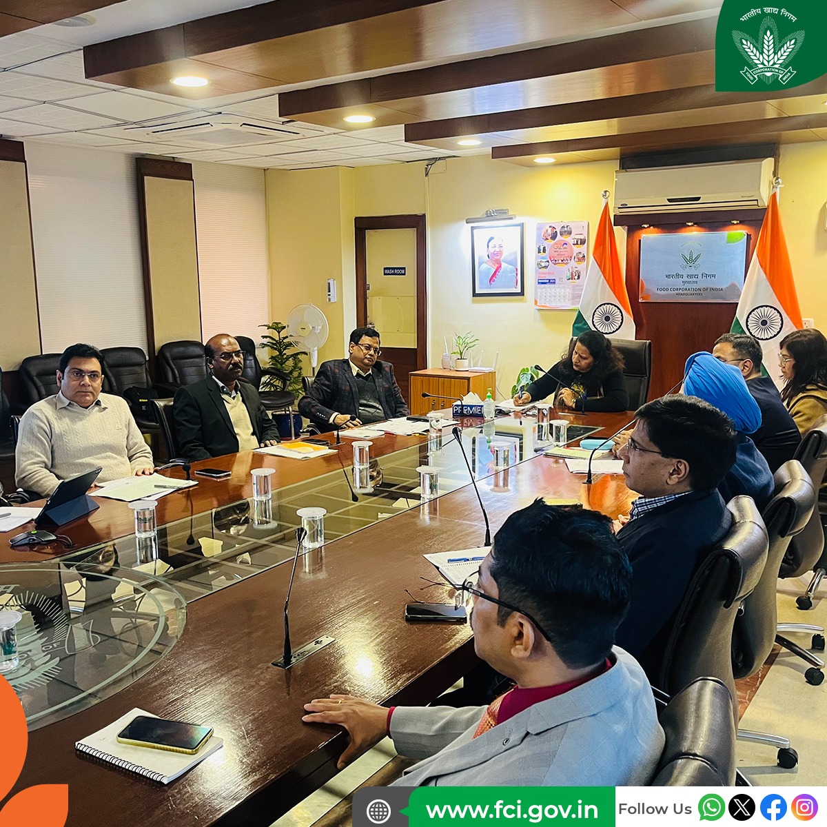 FCI_India's tweet photo. Smt Vanita Rattan Sharma, C&MD FCI held Monthly Performance Review (MPR) Meeting at FCI HQ, New Delhi on 19th December 2024. Various operational issues including preparations for wheat procurement during upcoming RMS, were discussed.

#FCI #MPR #MonthlyPerformanceReview #Rice #Wheat #Procurement @fooddeptgoi @JoshiPralhad