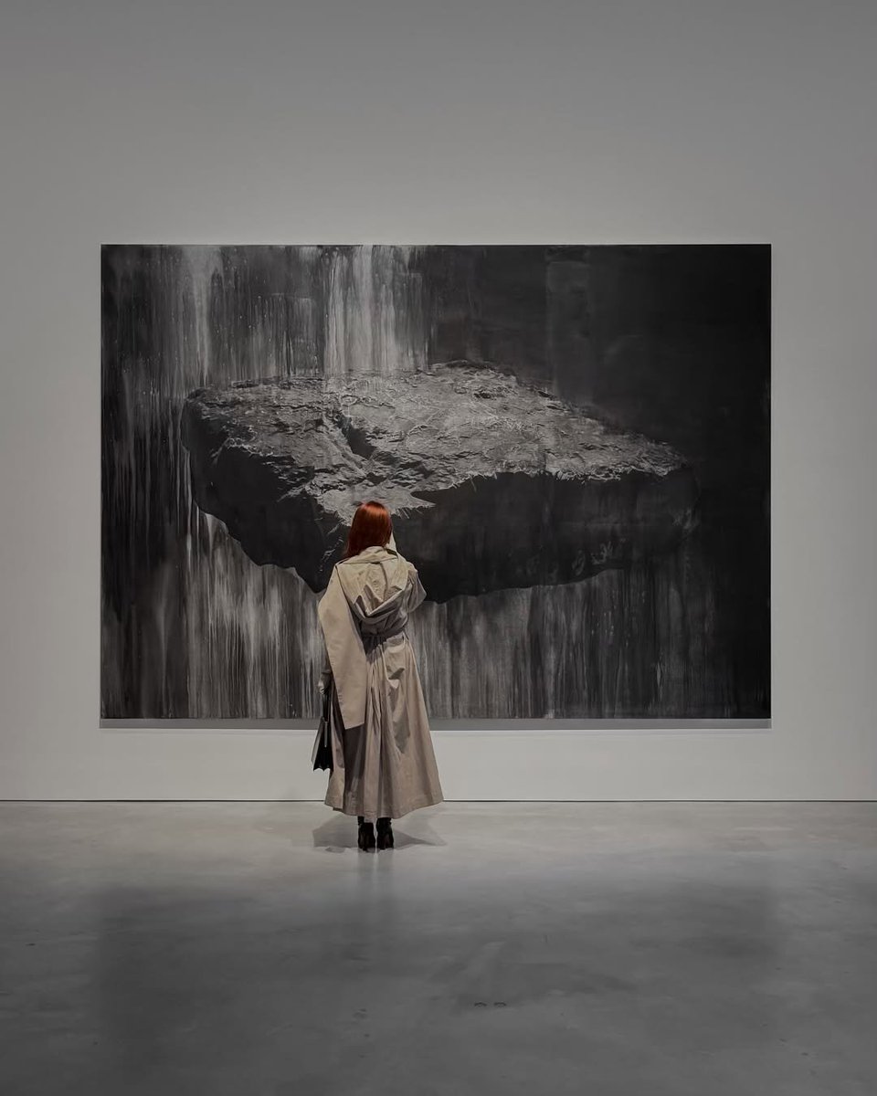 Final week to see ‘Lorna Simpson. Earth &amp; Sky’ 🪶 at our New York, 22nd Street gallery

Experience #LornaSimpson’s powerful new body of work, which delves into our connections with unseen forces that shape us hauser-wirth.visitlink.me/jN6rsn

📸 iamzueva on IG