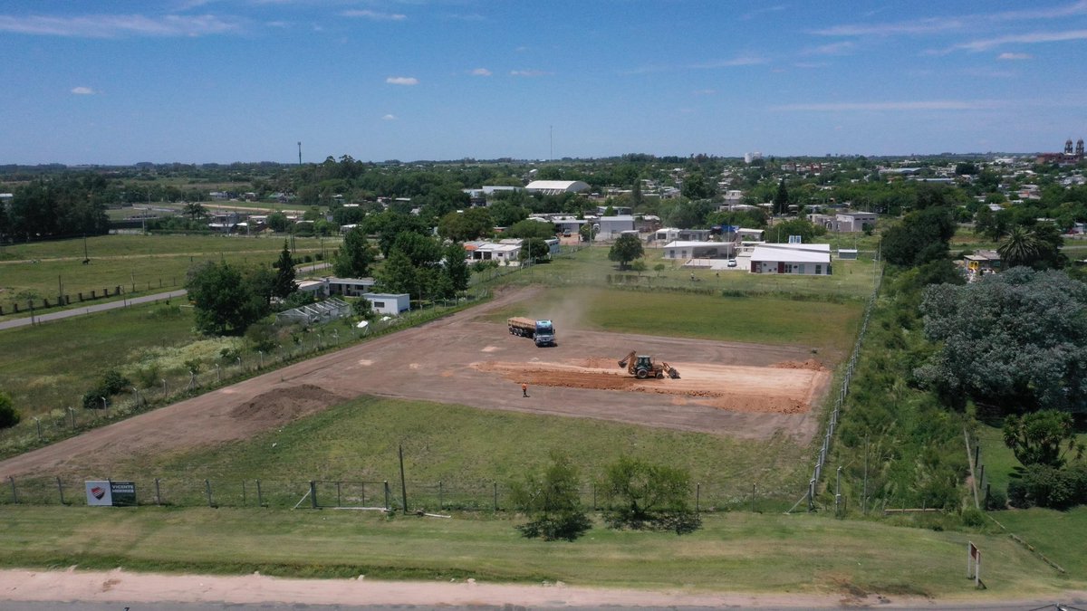 A pulmón <a href="/barracasdolores/">Sportivo Barracas F. C.</a> retomó sus obras del complejo Vicente Mernies, complejo el cual fue diseñado y pensando en función del premio de <a href="/CopaAUFUruguay/">Copa AUF Uruguay</a> ganado en 2023 y AÚN NO HEMOS COBRADO, manoseo total <a href="/RodrigoRomano76/">Rodrigo Romano</a> <a href="/Pepe_Temperan/">Pepe Temperan</a>
