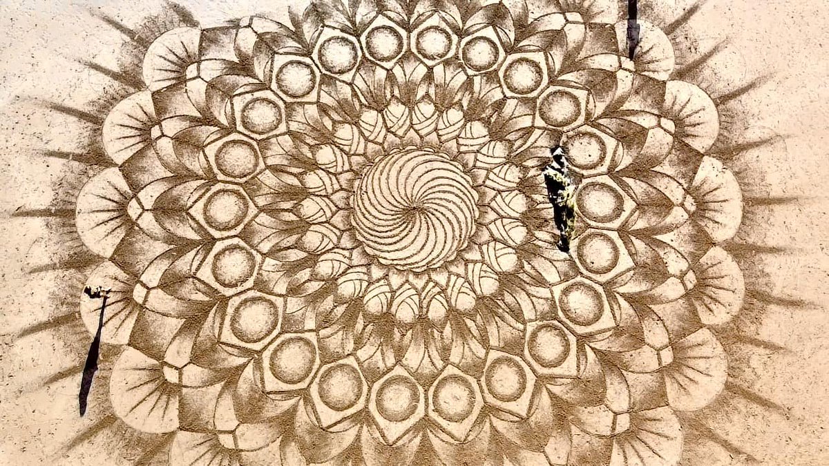 Amazing Tidal Art by Rachel Shiamh 

She has contributed to the Spiral of Honesty project
  
the website with contributions and how to join in spiralofhonesty.org
  - all contributions welcome - art, poetry, photos, prose, video  

Rachel's insta instagram.com/rachelshiamhqu…