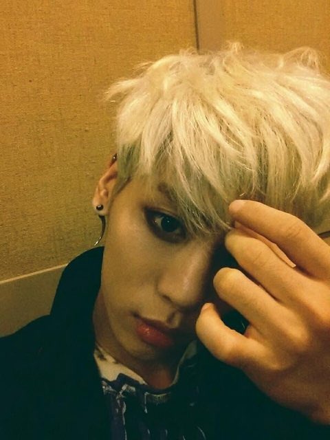 5HINee_bling's tweet photo. 1日遅れてしまったけど、
いつもジョンくんを想っているよ。
たまには会いたくて泣いてしまう日があってもいいよね。
大好きだよ。会いたくて仕方ないよ。どうか幸せにすごしてね。 https://t.co/KnW7lP9e0Q