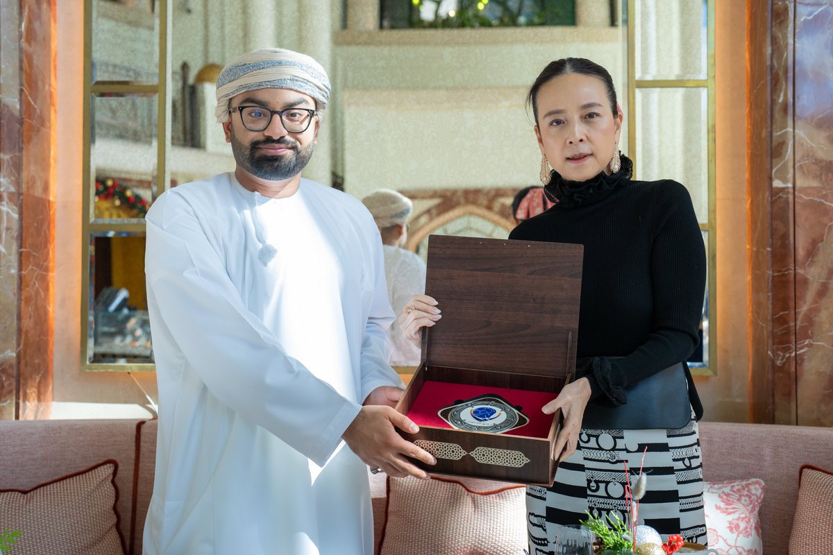 قمت بزياره لقطر والتقيت بعدد من الشخصيات الرياضية المهمه إقليميا وقاريا حيث التقيت بسعادة داتو ويندسور، امين عام الاتحاد الآسيوي لكرة القدم وتم خلال المقابلة الحديث حول التعاون فيما بيننا من خلال دعم الاتحاد الآسيوي لنادي العامرات في مختلف برامج الدعم والتأهيل والتدريب، وكما تم