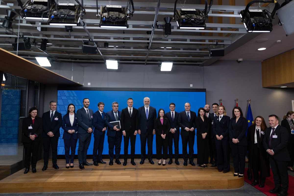 EndritYzeiraj's tweet image. In Brussels, we advanced 🇦🇱’s EU path:

✅ Opened negotiations on Chapter 6 (foreign policy &amp;amp; trade)
✅ Strengthened #NATO ties with our mission
✅ Signed Albania-EU Security &amp;amp; Defense Partnership
✅ Attended the EU-Western Balkans Summit

Forward together! 🇦🇱🤝🇪🇺 #EUintegration