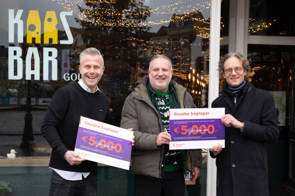 Een mooie stap richting een groener stadscentrum! 💚🎉 De Kaasbar &amp; Grand Café Central ontvingen als eersten €5000 subsidie voor energiezuinige terrasverwarming. ♨️🌱 Subsidie aanvragen kan nog tot 1 mei 2025 via 👉 obi41.nl/4449jbcn