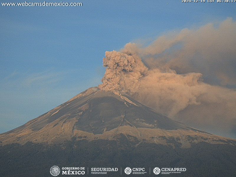 PreMxOficial's tweet photo. #AVISO ⚠️ | Durante gran parte de la noche y en estos momentos (06:31 h) el volcán #Popocatépetl registra una serie de #exhalaciones constantes de gas y ceniza volcánica. 🌋💨

⚠️ Caída de ceniza (NOR-NOROESTE): #EDOMÉX, #Hidalgo y #Querétaro.

🚦 AMARILLO FASE 2. 🟡 https://t.co/NCKgPMkeh2