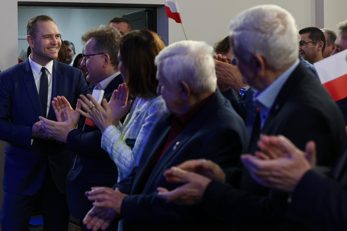 Nawrocki25's tweet image. 🇵🇱 Niezależnie od pory dnia, pełne sale na spotkaniach z naszym kandydatem😊 Dziękujemy za wspaniałe spotkanie w Jasienicy Rosielnej! #Nawrocki2025