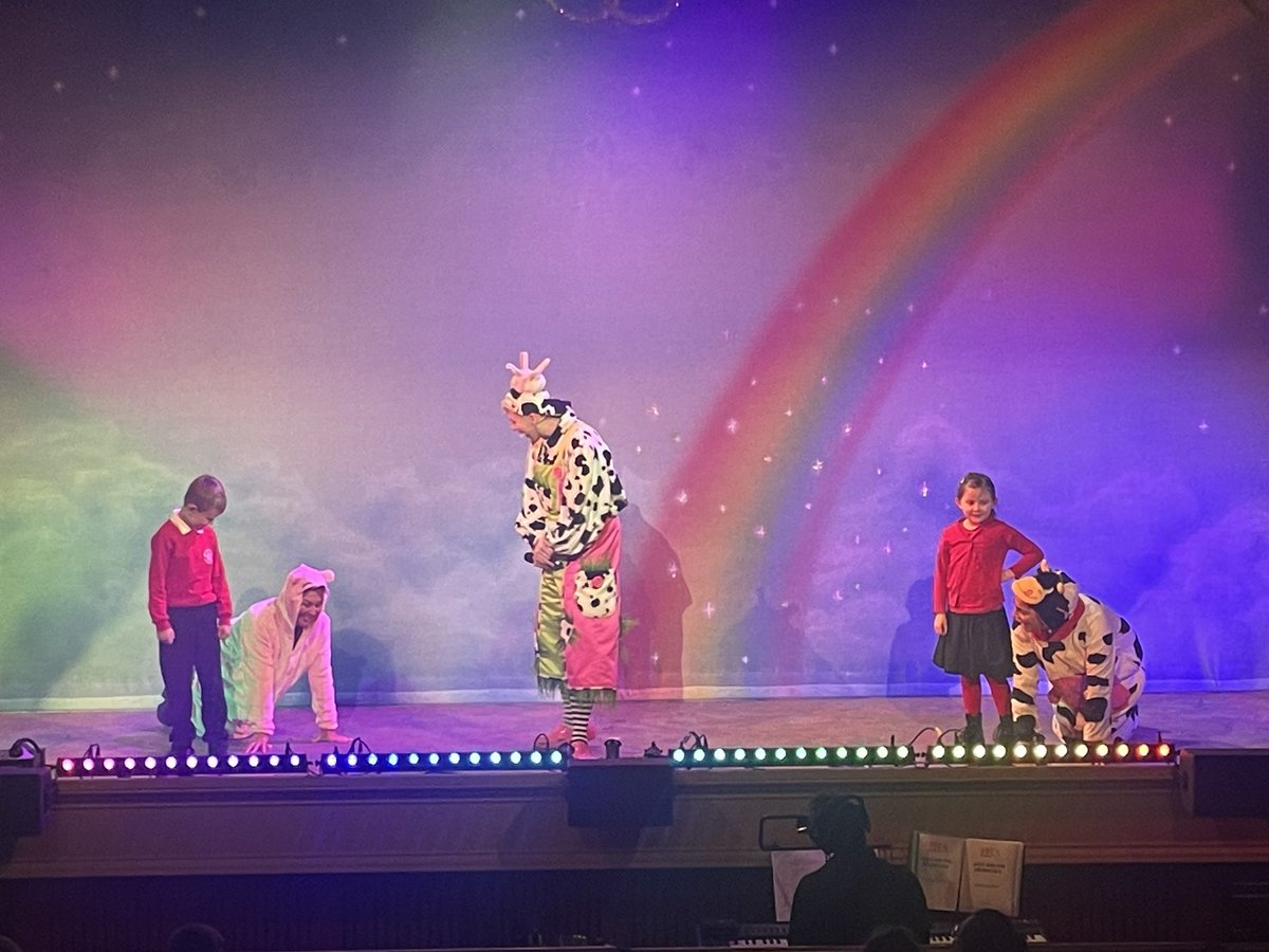 nplschool's tweet photo. “Oh yes we did! 🎭 Huge thanks to @bridspa for a giant-tastic morning at #JackAndTheBeanstalk! 🌱 New Pasture Lane Primary had an absolute ball—oh no we didn’t, oh YES we did! 🐄🌟 #PantoMagic https://t.co/N1OstmvHb5