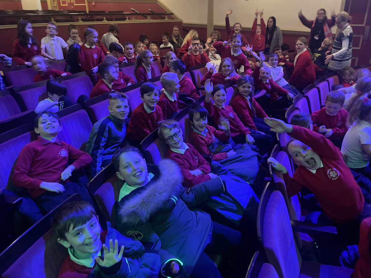 nplschool's tweet photo. “Oh yes we did! 🎭 Huge thanks to @bridspa for a giant-tastic morning at #JackAndTheBeanstalk! 🌱 New Pasture Lane Primary had an absolute ball—oh no we didn’t, oh YES we did! 🐄🌟 #PantoMagic https://t.co/N1OstmvHb5