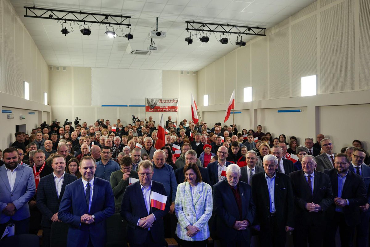 Nawrocki25's tweet image. 🇵🇱 Niezależnie od pory dnia, pełne sale na spotkaniach z naszym kandydatem😊 Dziękujemy za wspaniałe spotkanie w Jasienicy Rosielnej! #Nawrocki2025