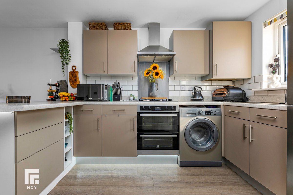 MGYCardiff's tweet photo. 📍Ffordd Crabtree, Old St Mellons
▫️Two Bedrooms/One Bathroom
▫️Modern Property in Popular Residential Area
▫️Well-Appointed Kitchen with Breakfast Bar
▫️Off-Road Parking Space
£235,000
Click the link for more information: https://t.co/e5QfU7AZ9z
#CardiffProperty #forsale https://t.co/bBVpwXRAba