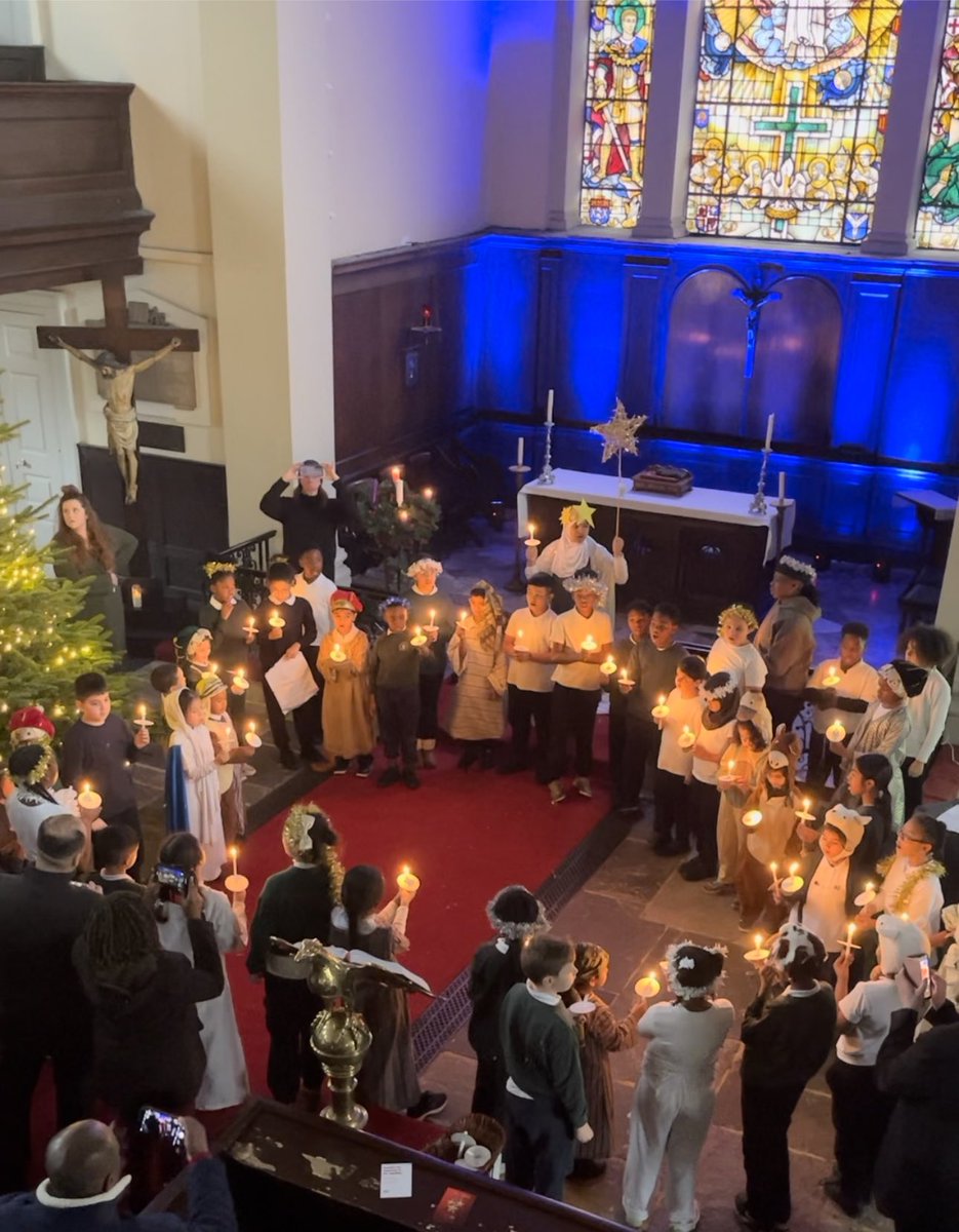 Fr_Ben_Bell's tweet image. Kids, Candles and Silent Night - what joy!
(And a small amount of terror)