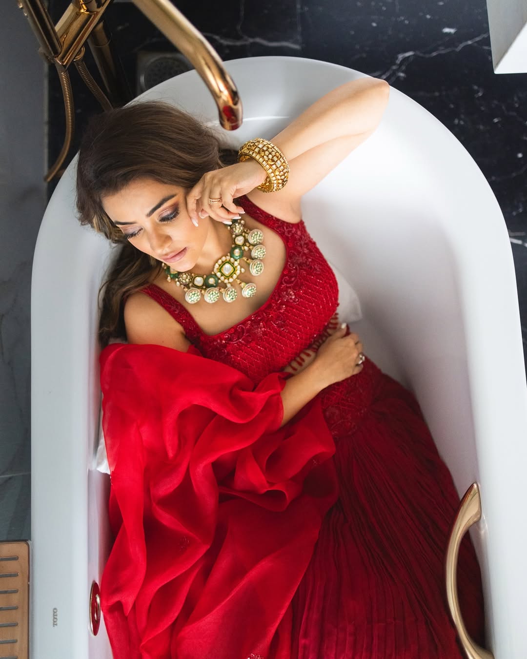 GfKXsy8W4AAFEGJ?format=jpg&name=large