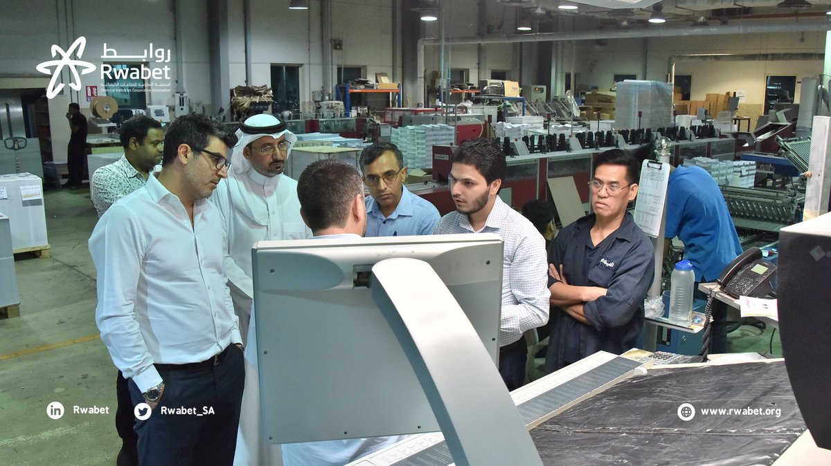 Rwabet_SA's tweet photo. (١) جانب من الجولة الميدانية لتقييم ⁧#سيري⁩ في مصنع مطابع دار اليوم مع فريق الشركة في منطقة الإنتاج.
⁧#دار_اليوم ⁧#مصانع_المستقبل https://t.co/qfkhbqZkrJ