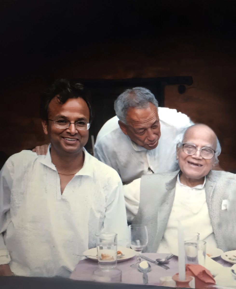 पी एल सिह दाईसंग सम्बन्ध र सम्झनाको डोरी निक्कै लामो छ । किशुनजी सहित यहा राखिएको तस्वीर त धेरै पछी मीन बज्राचार्यले खिचेका हुन । पी एल दाई संग पहिलो परिचय हुदा देशमा पंचायत व्यवस्था थियो । उनी , त्यस बखत ‘प्रतिबन्धित’ नेपाली कांग्रेसका बिज्ञप्ति र पर्चा बोकेर हाम्रो छापाको