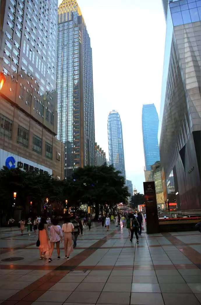 The new 144-hour visa-free policy is making your China Travel trip more convenient, and there're more exciting places to explore. Chongqing is one of such cities less well-known to the public.

A tour in Chongqing, A gain in vision.