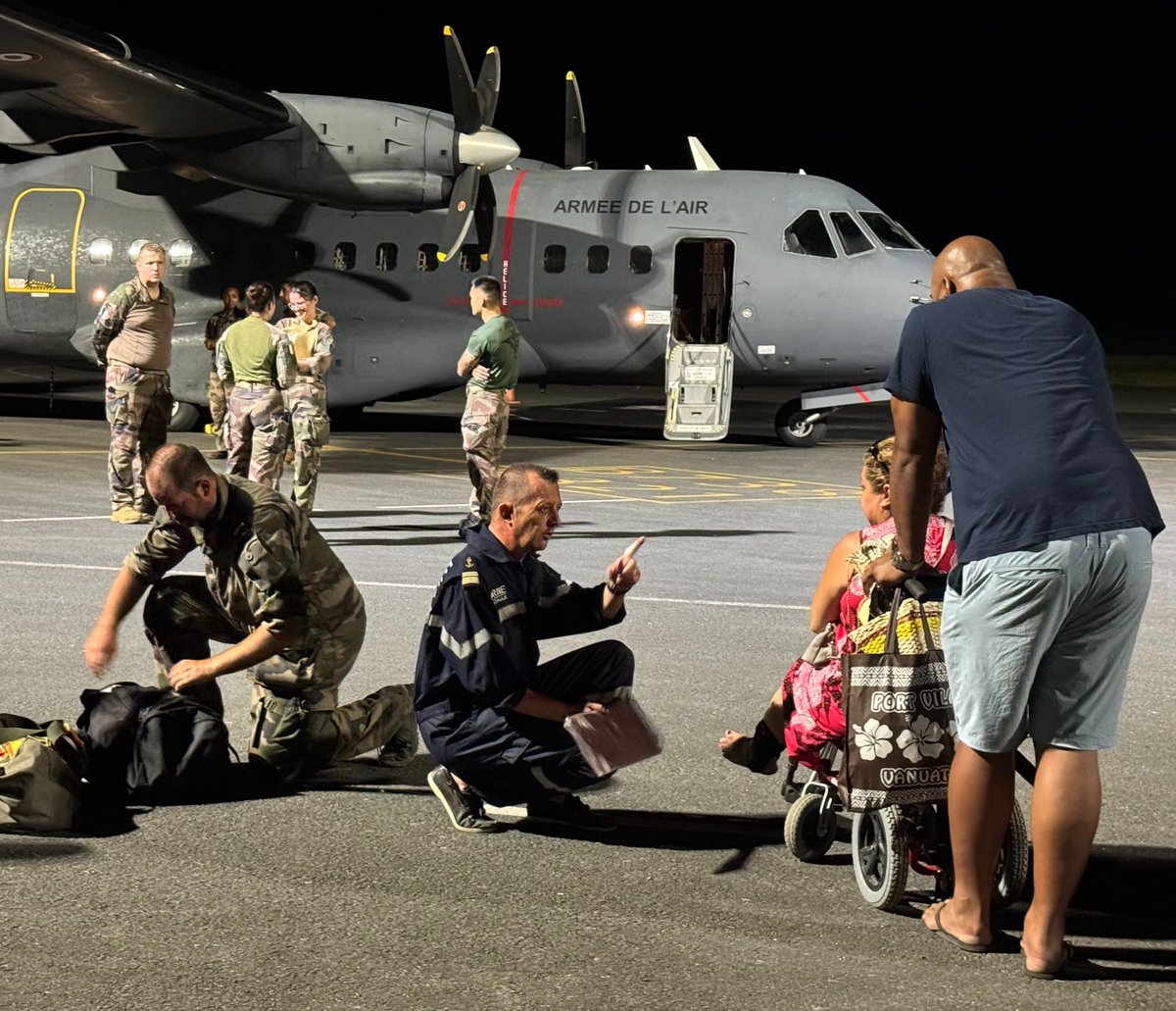 🇫🇷🇻🇺 #Earthquake 3rd evacuation to Noumea, for around twenty fellow citizens - including one person in a wheelchair - and a Portuguese woman. The list of evacuation requests continues to grow. We will do our best to meet them until commercial flights resume.