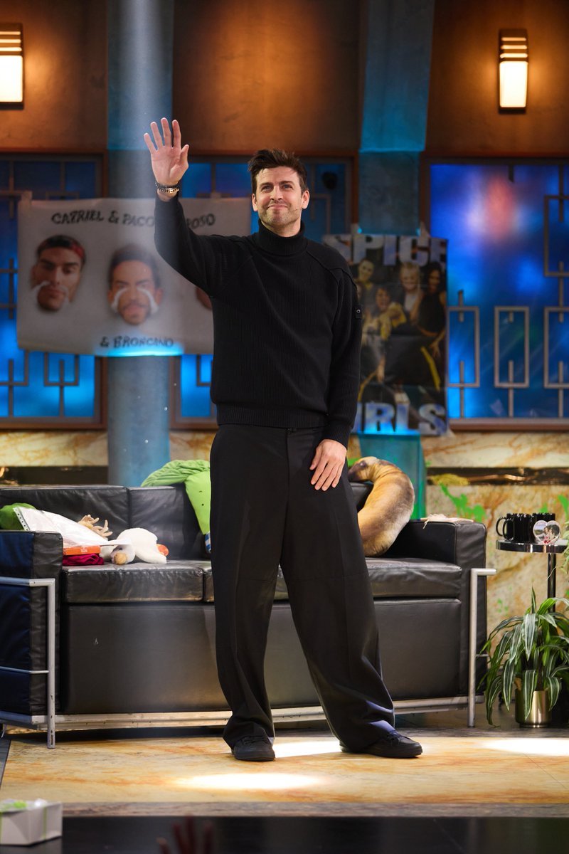 LaRevuelta_TVE's tweet photo. 👑 Con él empezó todo. 

Historia del programa. Historia que tú hiciste, historia por hacer.  

#LaRevuelta @3gerardpique https://t.co/mabXklukRw