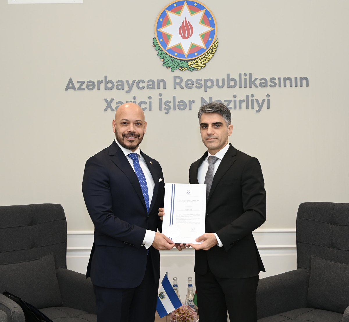 Presenté ante el presidente de la República de Azerbaiyán, Ilham Aliyev, las Cartas Credenciales que me acreditan como Embajador Extraordinario y Plenipotenciario de El Salvador ante ese país 🇸🇻🇦🇿, cuya concurrencia tengo asignada desde Turkiye.