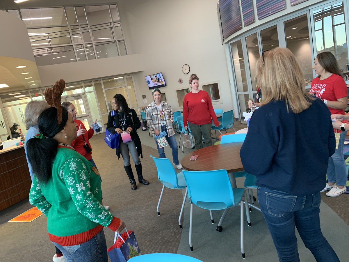 Suzanne Davies (@suzannecfisd) on Twitter photo Spreading holiday cheer w/ another great holiday tradition <a href="/CFISDWells/">Wells Elementary</a> - our ornament exchange! Kudos to Julie Mayer for sharing her comical left/right Santa story. Grateful for all the laughter & cheer to start off the day! #OrnamentExchange #ElfNumberOne #ExploreWells Spreading holiday cheer w/ another great holiday tradition <a href="/CFISDWells/">Wells Elementary</a> - our ornament exchange! Kudos to Julie Mayer for sharing her comical left/right Santa story. Grateful for all the laughter & cheer to start off the day! #OrnamentExchange #ElfNumberOne #ExploreWells