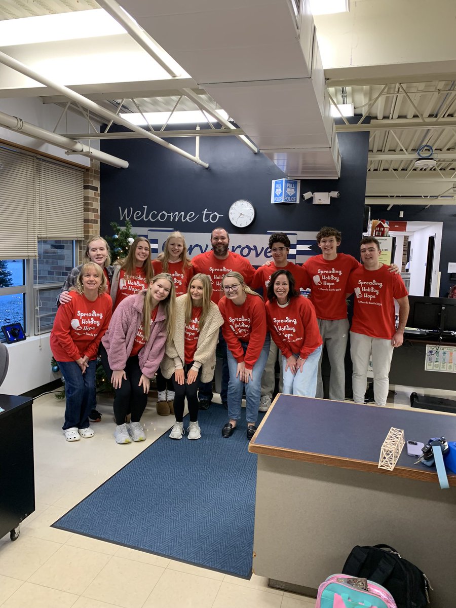 HKellyCG's tweet image. THIS TEAM!!!!🙌🏼🙌🏼🙌🏼 600 gifts collected. 55 family lists cleared. Their heart for our great community makes mine explode. Way to go INTERACT! ❤️ @RySlatts