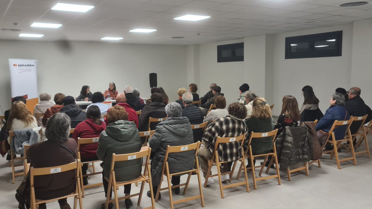 Editorial Galaxia (@edgalaxia) on Twitter photo Así foi a presentación de "As receitas de A voltas co prato", na Biblioteca Municipal Gonzalo Torrente Ballester de Bueu.
No acto, participaron, coa colaboración de <a href="/LibreriaMiranda/">LIBRERÍA MIRANDA</a>, a cociñeira do programa Merchi Rodal, e María Pereira Otero, directora de Merlín Comunicación. Así foi a presentación de "As receitas de A voltas co prato", na Biblioteca Municipal Gonzalo Torrente Ballester de Bueu.
No acto, participaron, coa colaboración de <a href="/LibreriaMiranda/">LIBRERÍA MIRANDA</a>, a cociñeira do programa Merchi Rodal, e María Pereira Otero, directora de Merlín Comunicación.