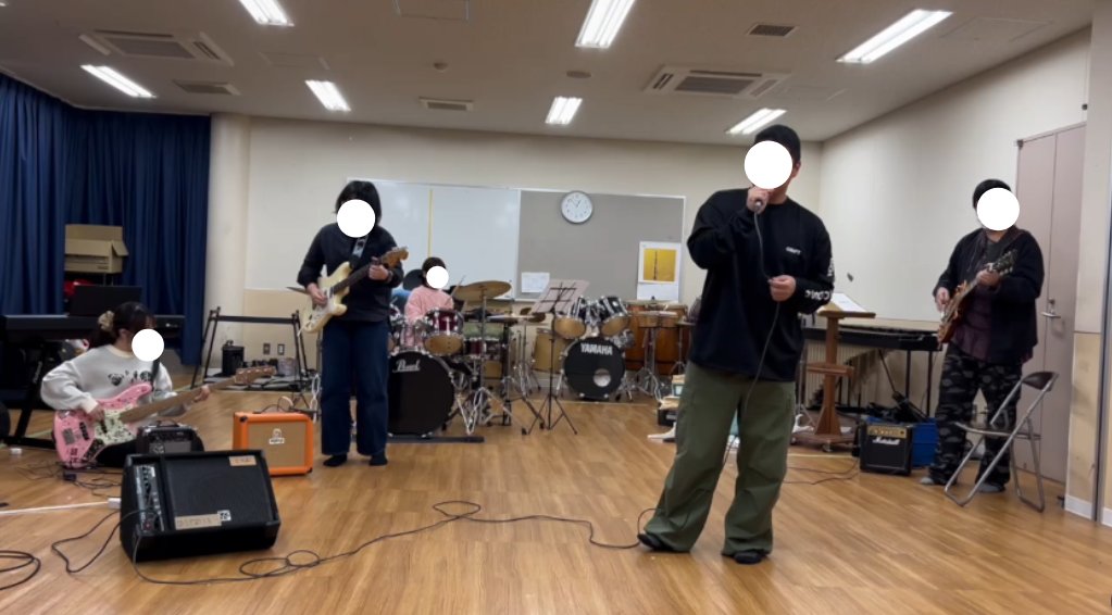 Music_Stadio's tweet photo. こんばんは！
音楽サークルMusic Studioです！

本日はクリスマスライブ2日目でした！🎅✨️

今日は2バンドがそれぞれ「君と羊と青」「ダリア」を演奏しました！🎸 https://t.co/5w7914W8rT