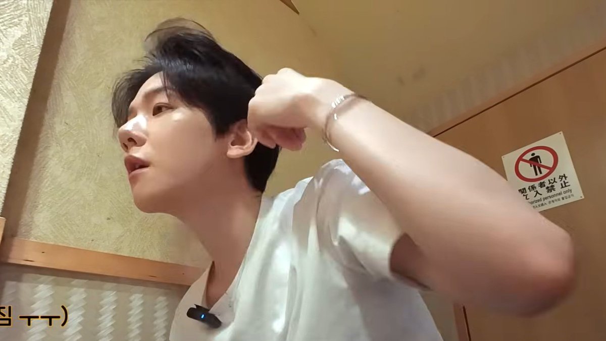 밤☂︎*̣̩˖ (@bbhgap) on Twitter photo 백현이한테 안 반하는 방법? 난 그런거 몰라 백현이한테 안 반하는 방법? 난 그런거 몰라
