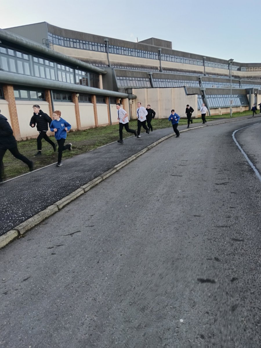 Some of our runners in the Santa Dash for <a href="/strathcarron1/">Strathcarron Hospice</a> today.  Excellent Christmas fun 🎅🎉
@BannockburnHigh