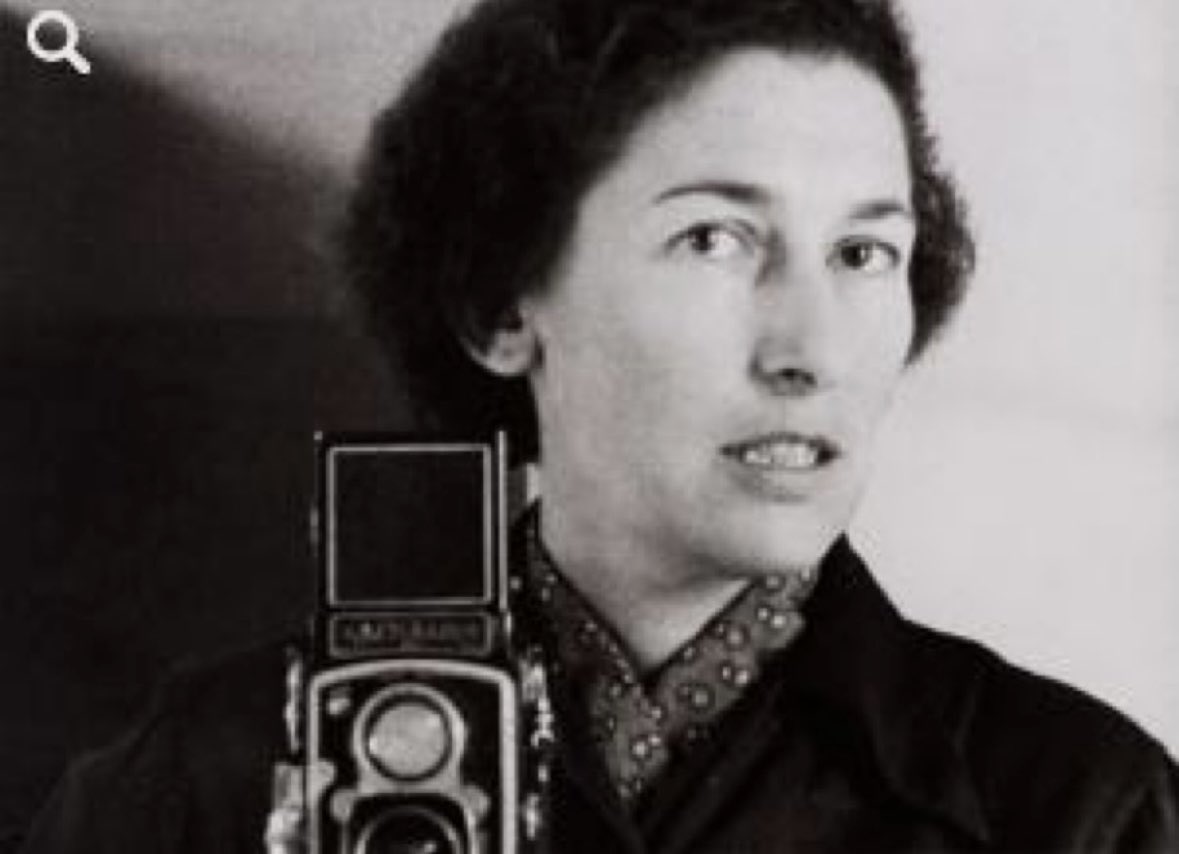 Gisèle Freund wurde in Berlin gebo-ren, floh vor den Nationalsozialisten nach Frankreich und Südamerika, vollbrachte dort eine Weltkarriere als Fotografin und hinterließ ein Werk, das bis heute in internationalen Ausstellungen gefeiert wird.
19. Dezember 1908 - 31. März 2000