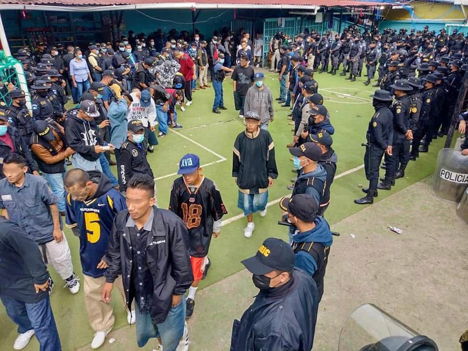 Noti7Guatemala's tweet image. Realizan #Requisa en el sector 11 del Centro de Detención Preventiva para Hombres, zona 18.