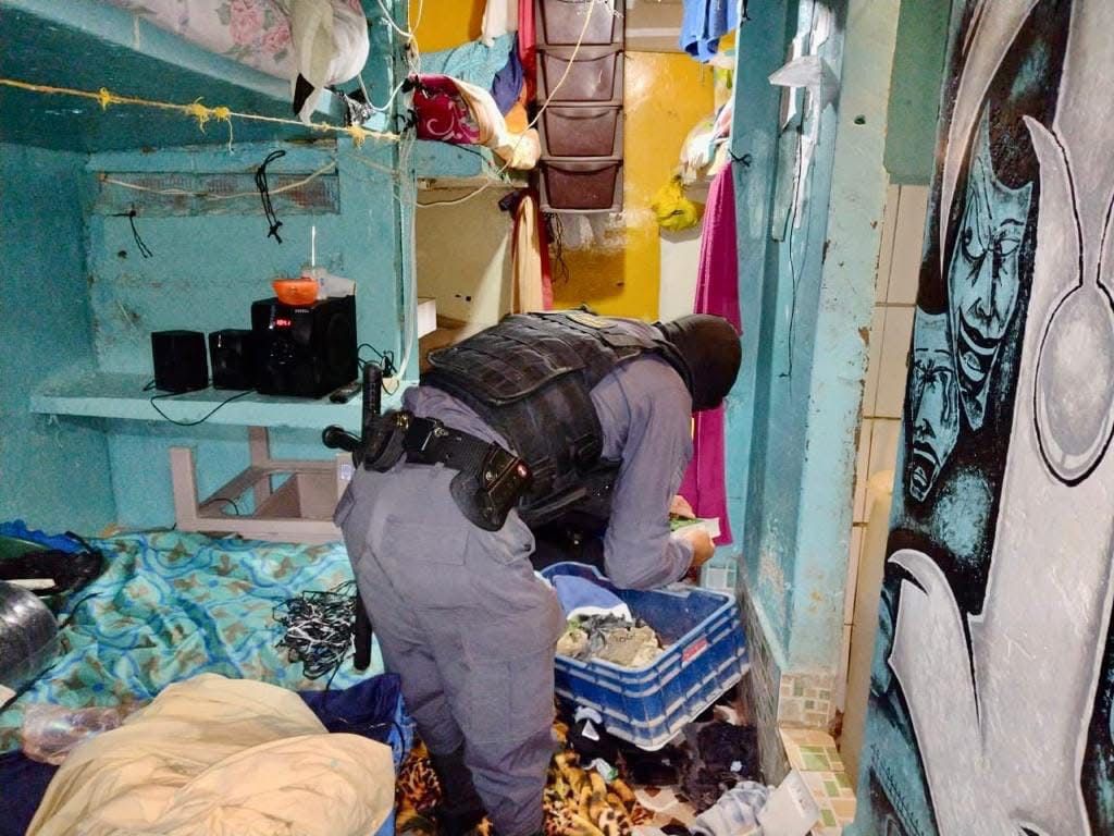 Noti7Guatemala's tweet image. Realizan #Requisa en el sector 11 del Centro de Detención Preventiva para Hombres, zona 18.