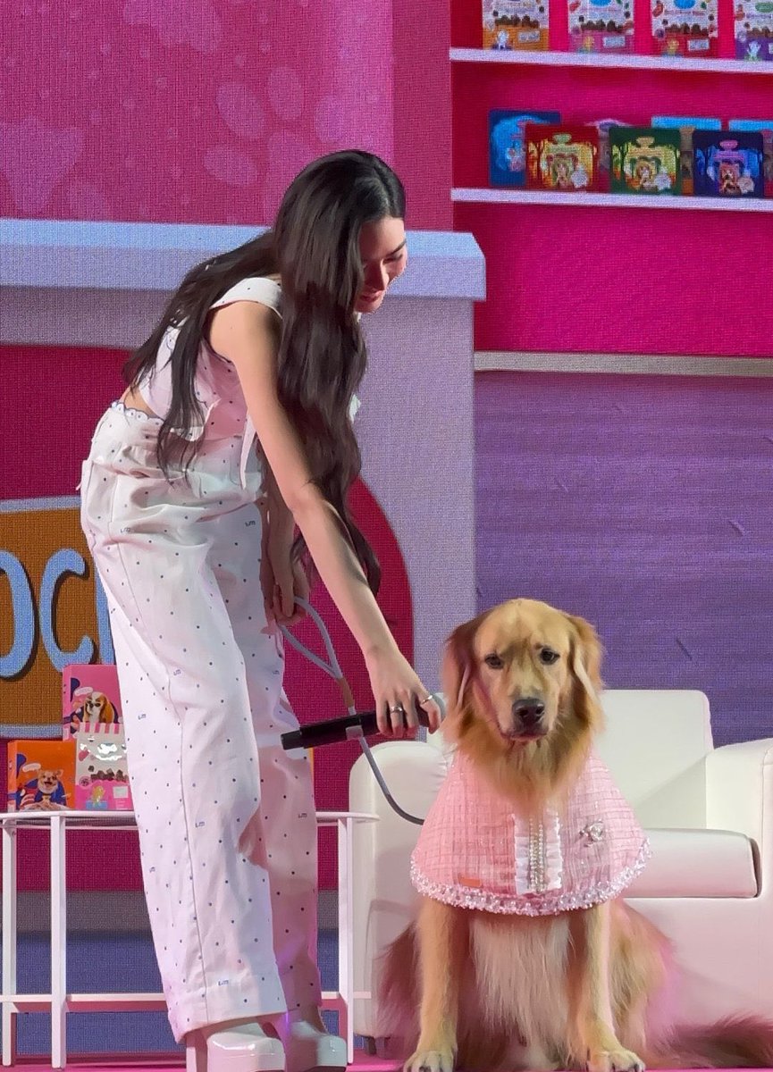 หมั่นโถวรู้สึกยังไงไหนพูดซิ55555555555555555

LINGLING MAKE MORE HAPPY 
#MoochiexLinglingKwong