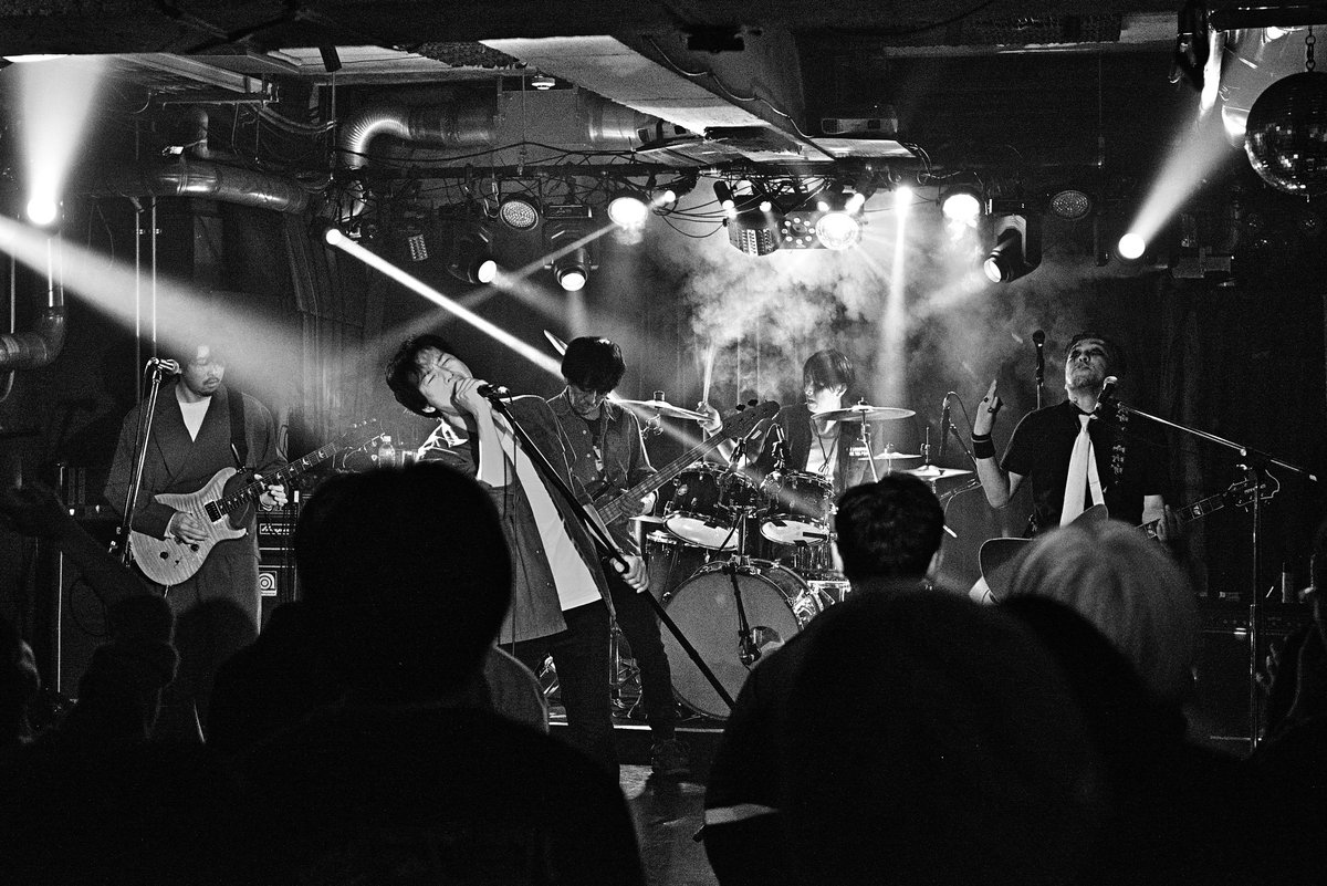 THEROCKSTATION2's tweet photo. ライブレポート

「LAUNCHéSTAR」

THEROCKSTATION/24
2024.12.7/新所沢THE ROCK

4年ぶりのライブ、4年越しのレコ発。
彼等の活動再開を沢山の人達が待ち、遂にこの日を迎えた。

#ロクステ
#新所沢therock 
#launchéstar
#photobyGenki https://t.co/uPuEMv4fRQ